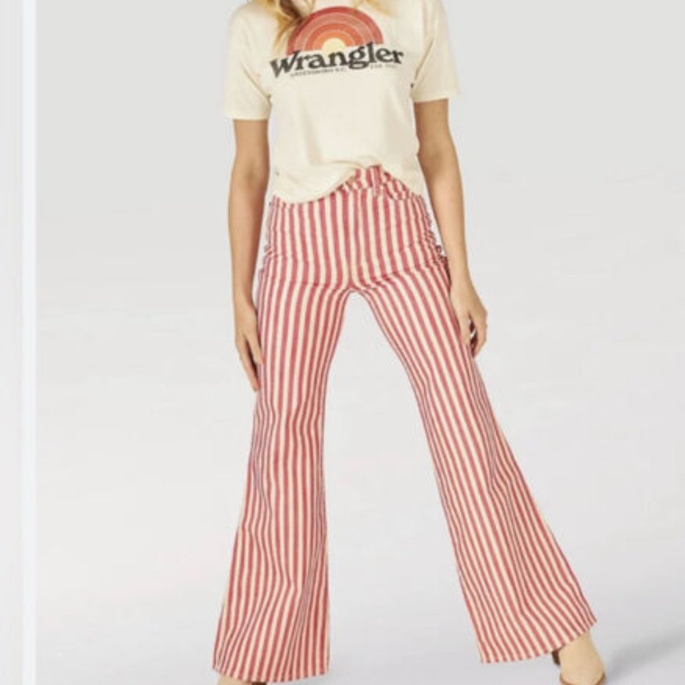 Wrangler Wanderer 622 High Rise Flare Jeans in Raspberry Ripple - Picture 5 of 7